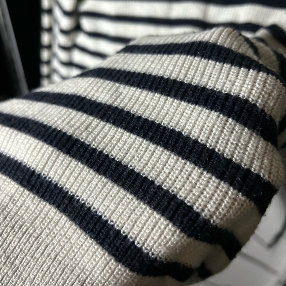 Loft Navy and White w/Gray Colorblock Sweater Women’s XS Soft Knit Crew Neck - Picture 4 of 7